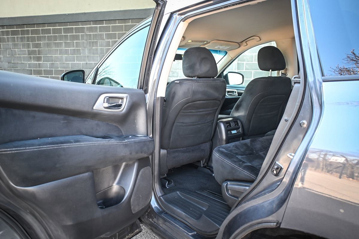 Used 2013 Nissan Pathfinder SV image 11