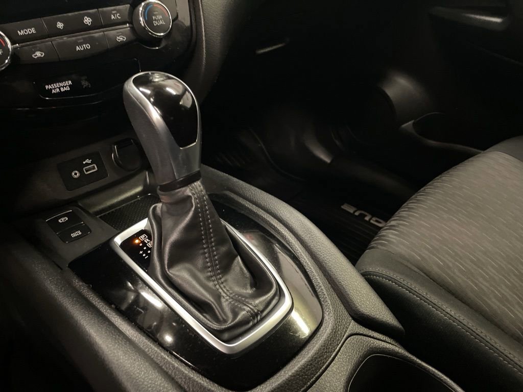 Used 2020 Nissan Rogue SV w/ Premium Package image 23