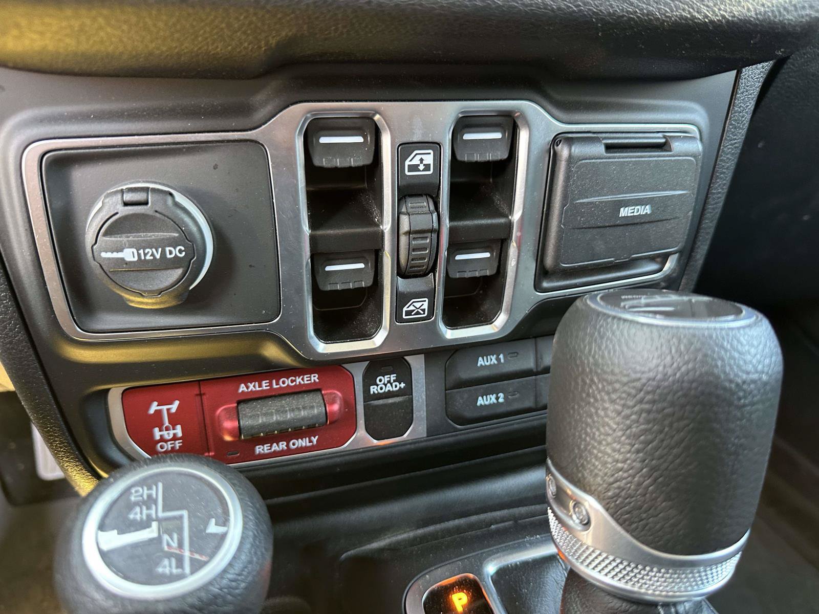 Used 2024 Jeep Gladiator Sport AWD/4WD image 23