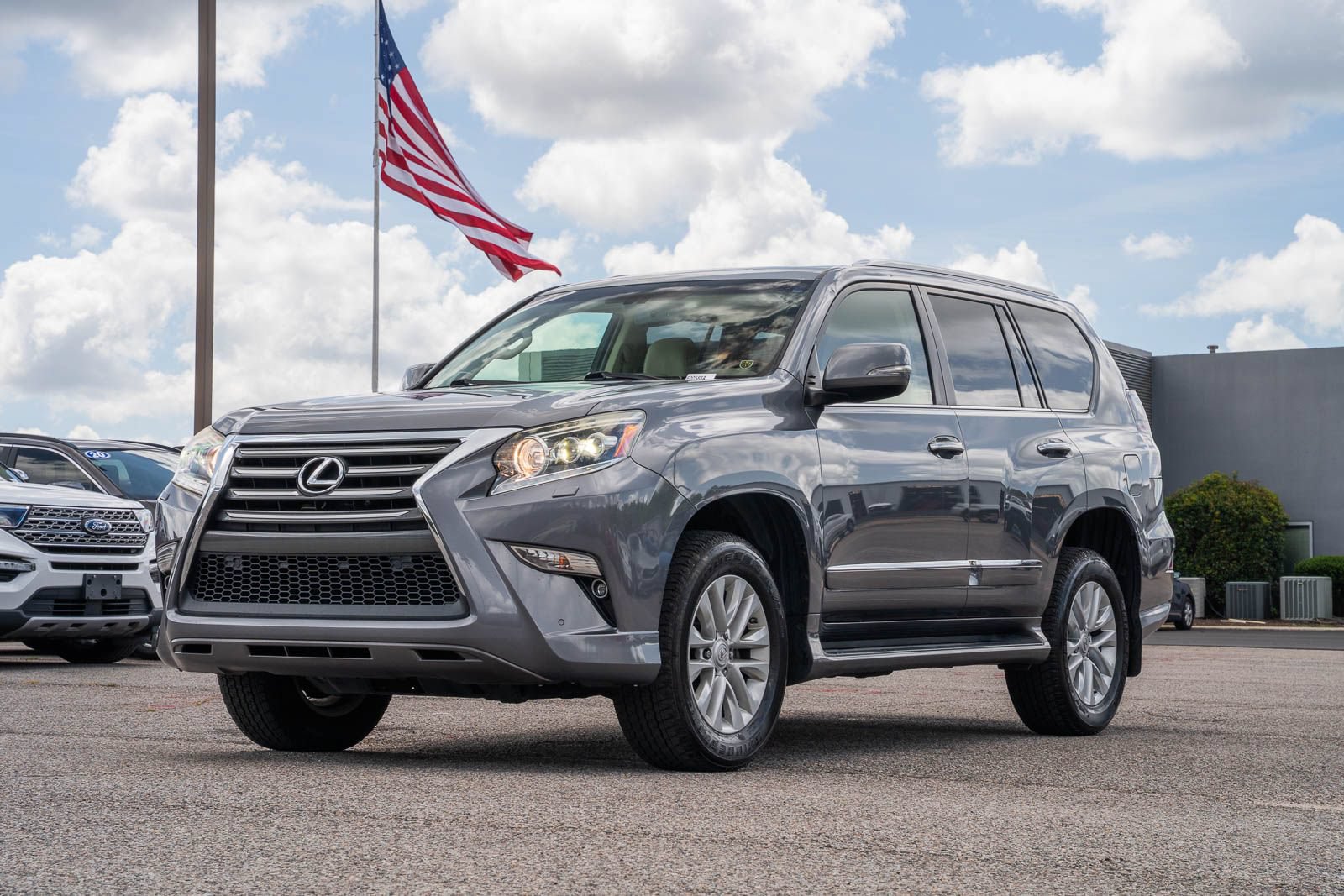 Used 2016 Lexus GX 460 w/ Premium Package AWD/4WD image 3