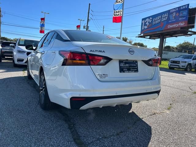 Used 2023 Nissan Altima 2.5 SV FWD image 5