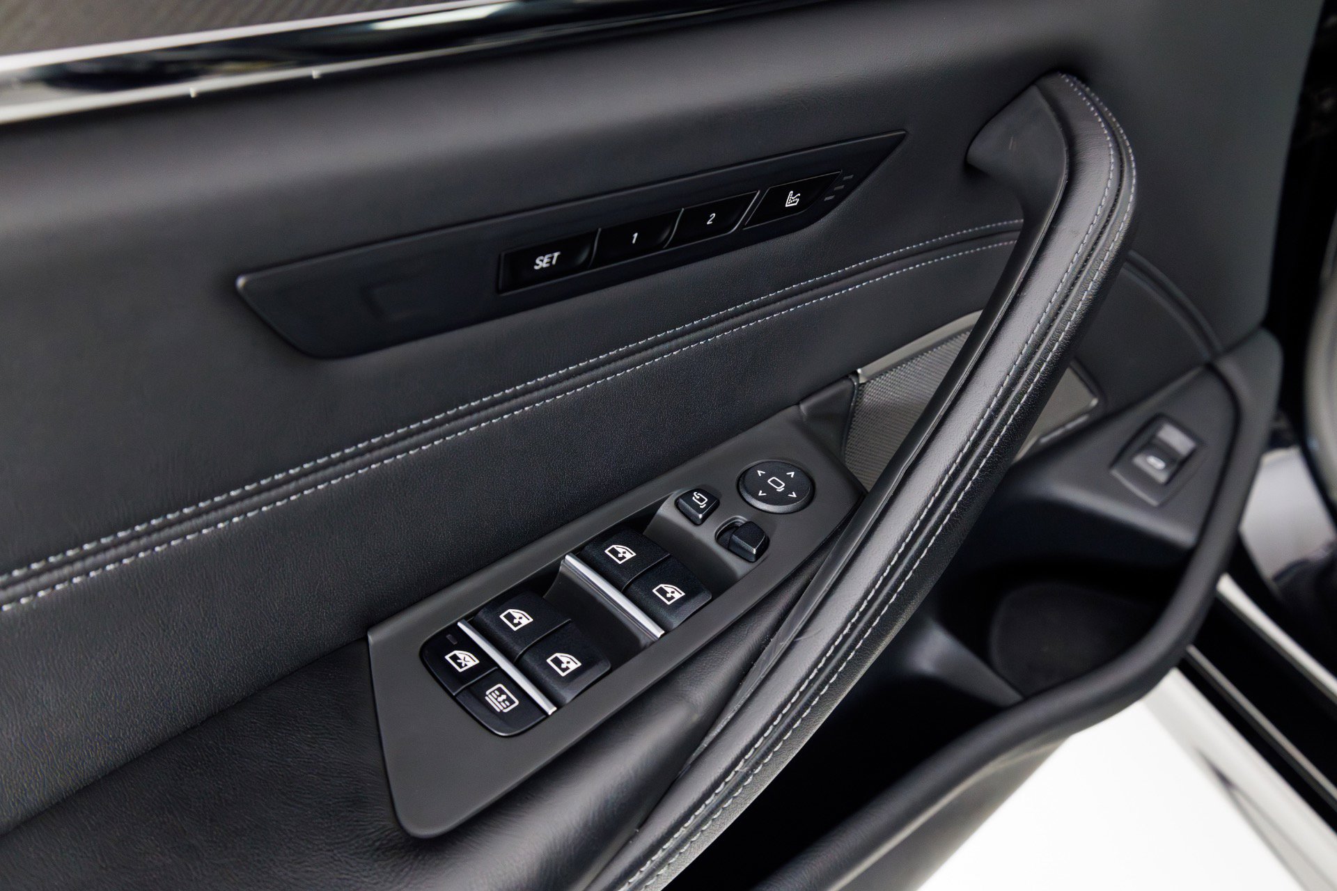 Used 2023 BMW M5 w/ Executive Package image 28