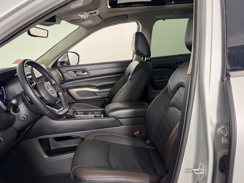 Used 2024 Nissan Pathfinder Platinum AWD/4WD image 23