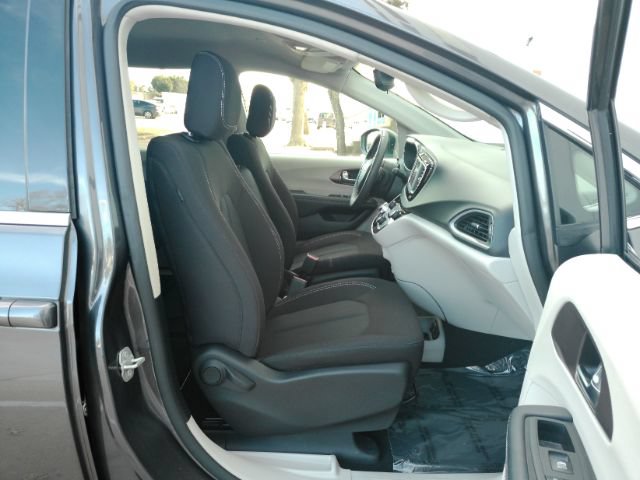 Used 2023 Chrysler Voyager LX FWD image 20