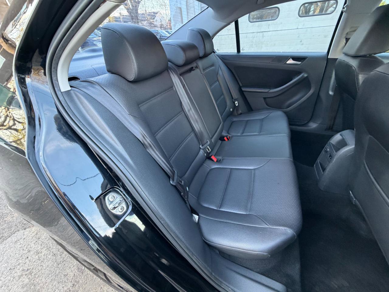 Used 2014 Volkswagen Jetta SE FWD image 31