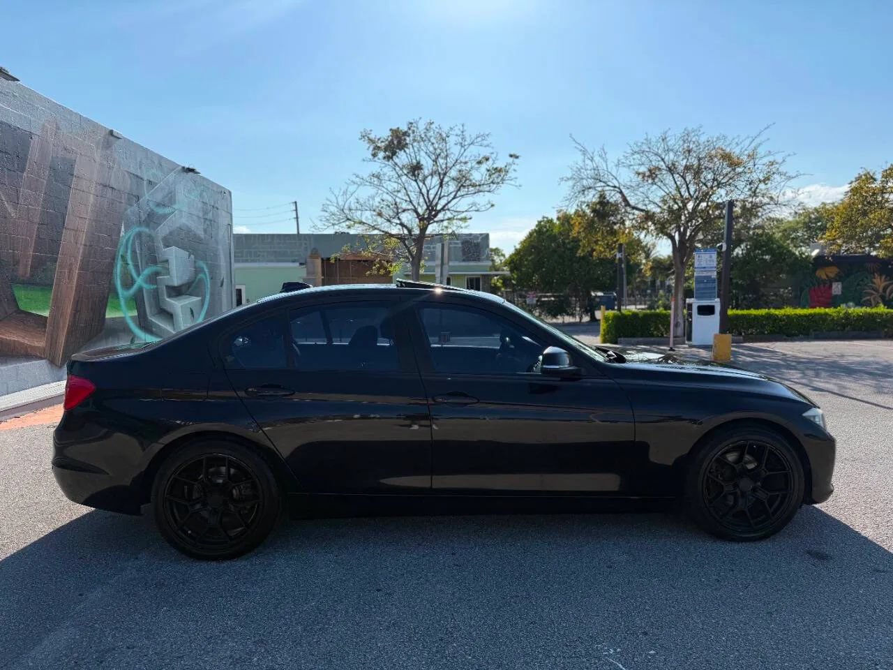 Used 2015 BMW 320i xDrive Sedan AWD/4WD image 4