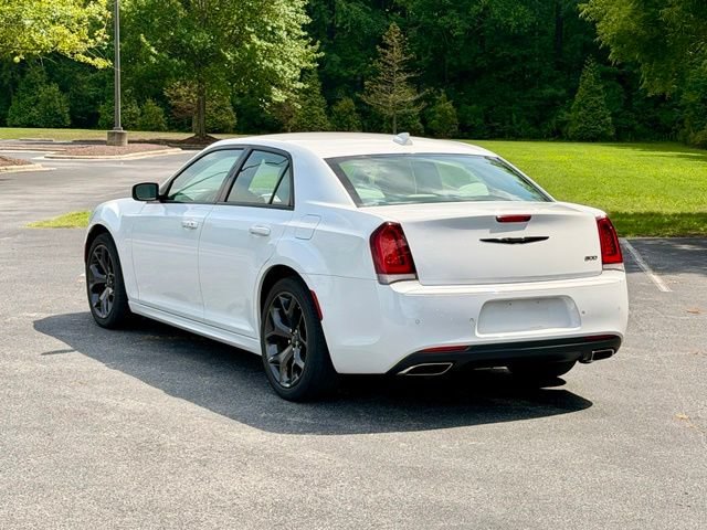 Used 2023 Chrysler 300 Touring L RWD image 5