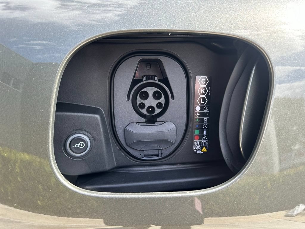 Used 2026 Porsche Macan Electric RWD image 44