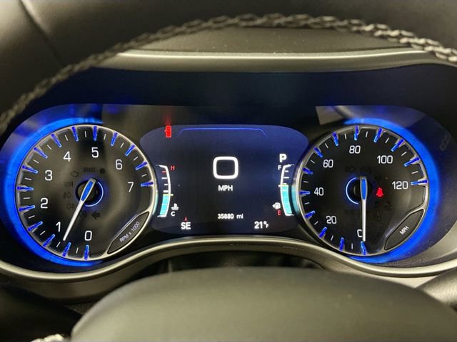 Used 2023 Chrysler Pacifica Touring-L image 31