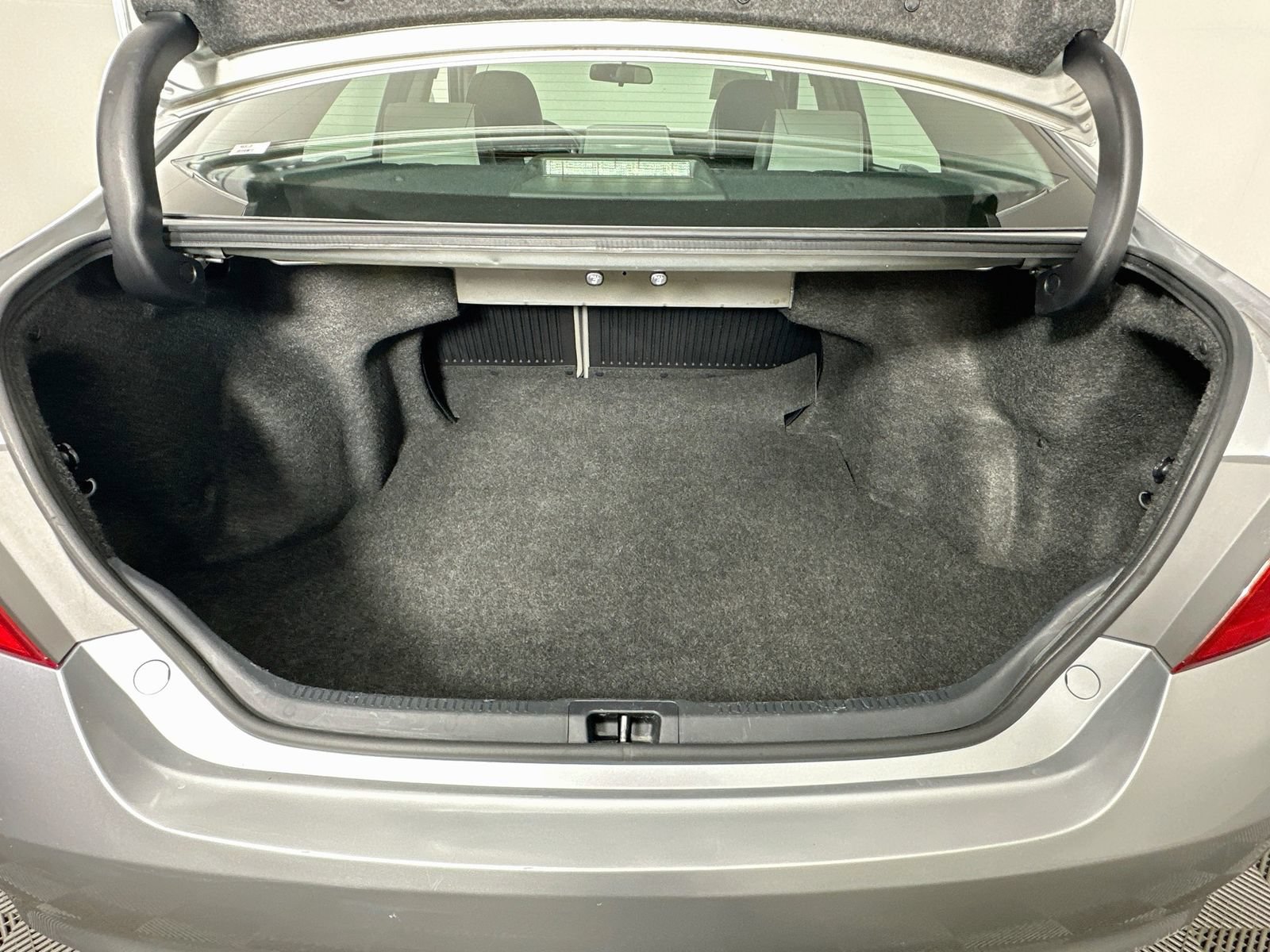 Used 2016 Toyota Camry SE FWD image 23