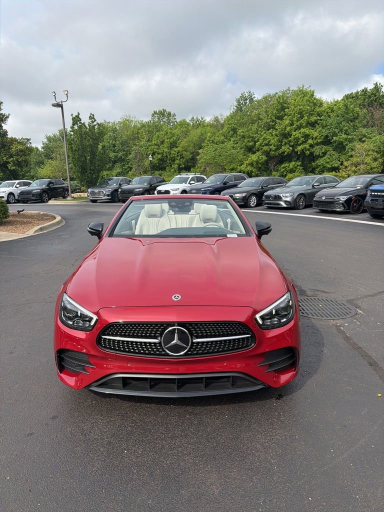 Used 2023 Mercedes-Benz E 450 4MATIC Cabriolet image 2