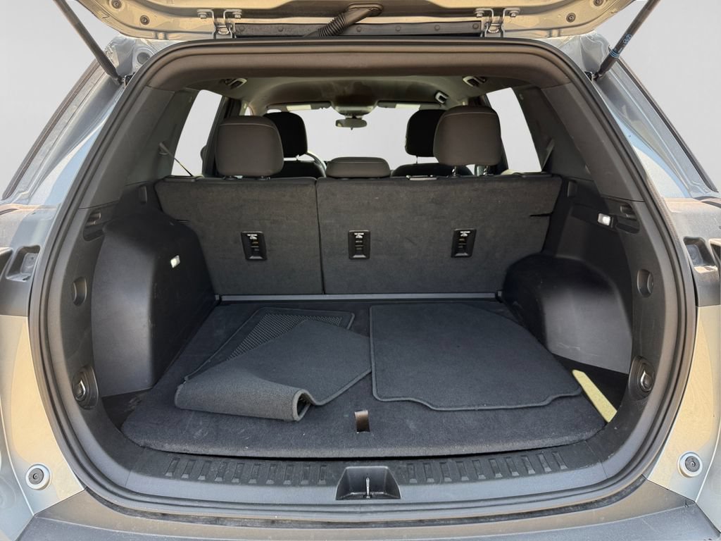 Used 2025 Chevrolet Equinox LT FWD image 44