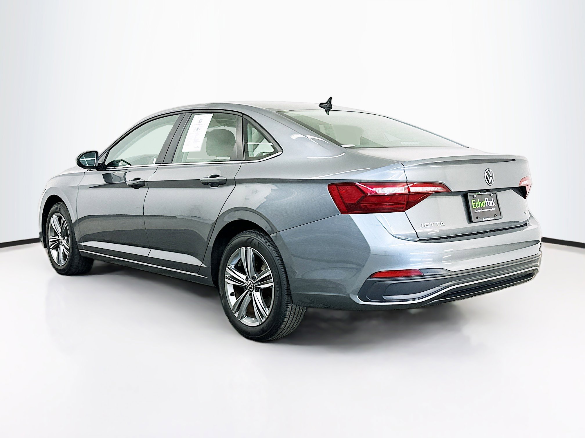 Used 2024 Volkswagen Jetta SE image 5