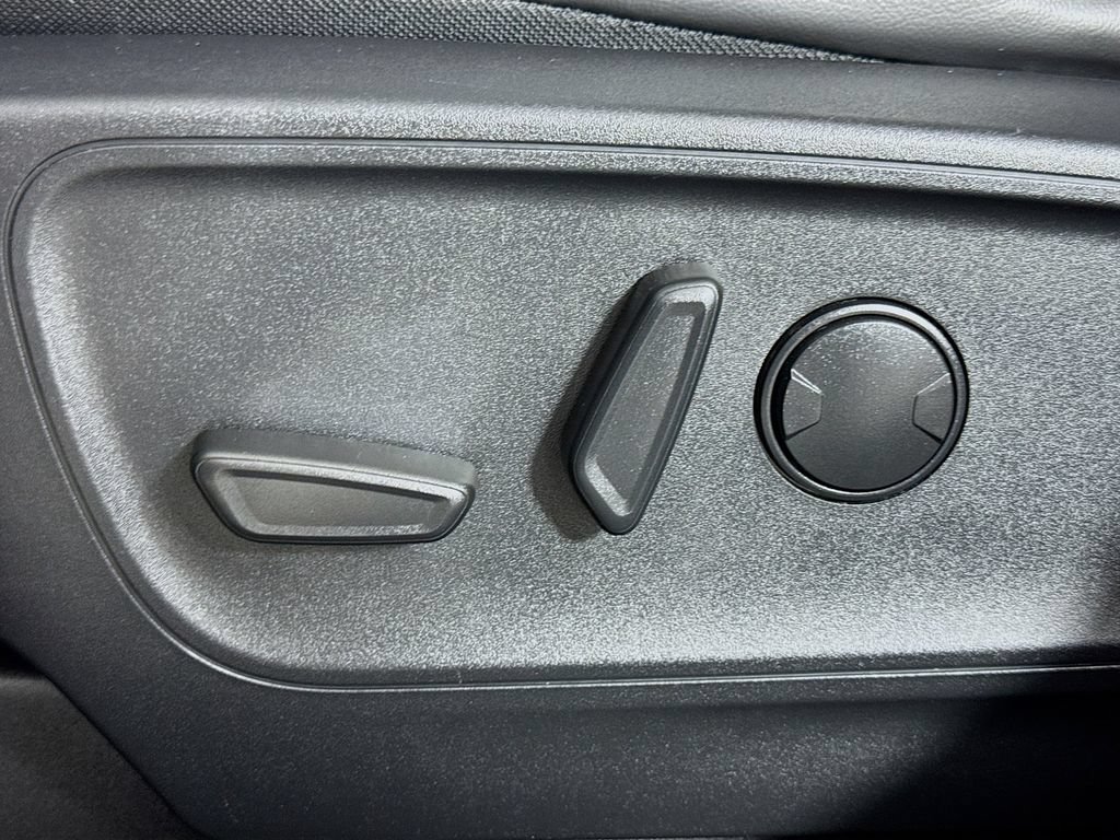 Used 2025 Ford Escape Platinum AWD/4WD image 19