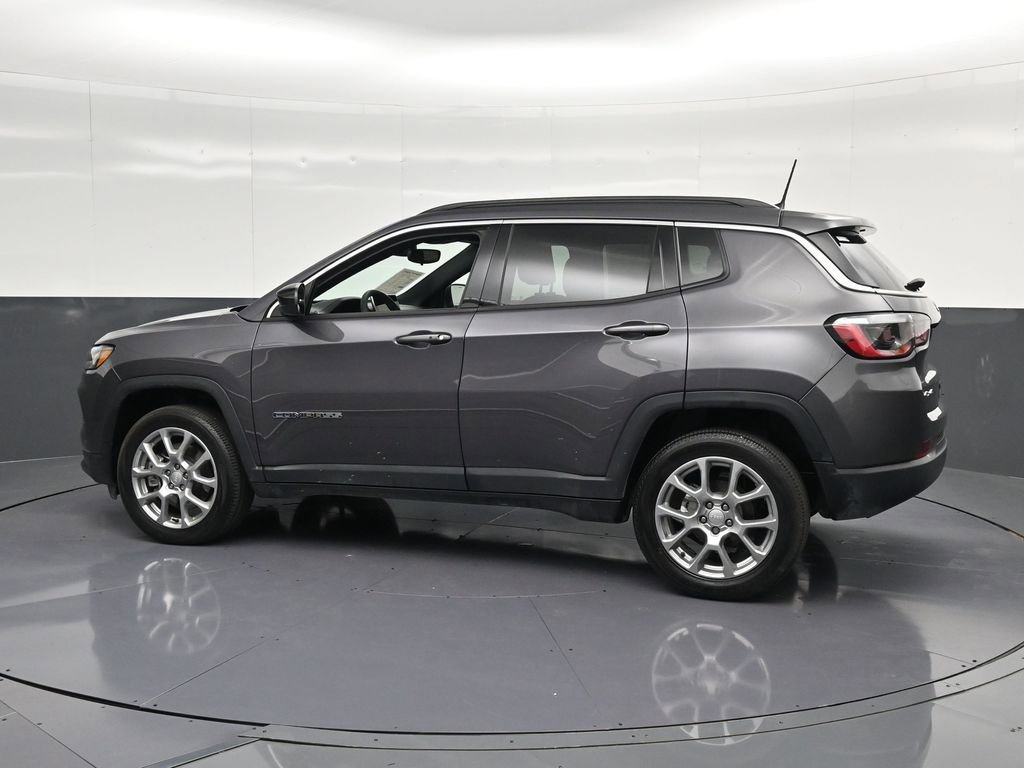 Used 2024 Jeep Compass Latitude AWD/4WD image 8