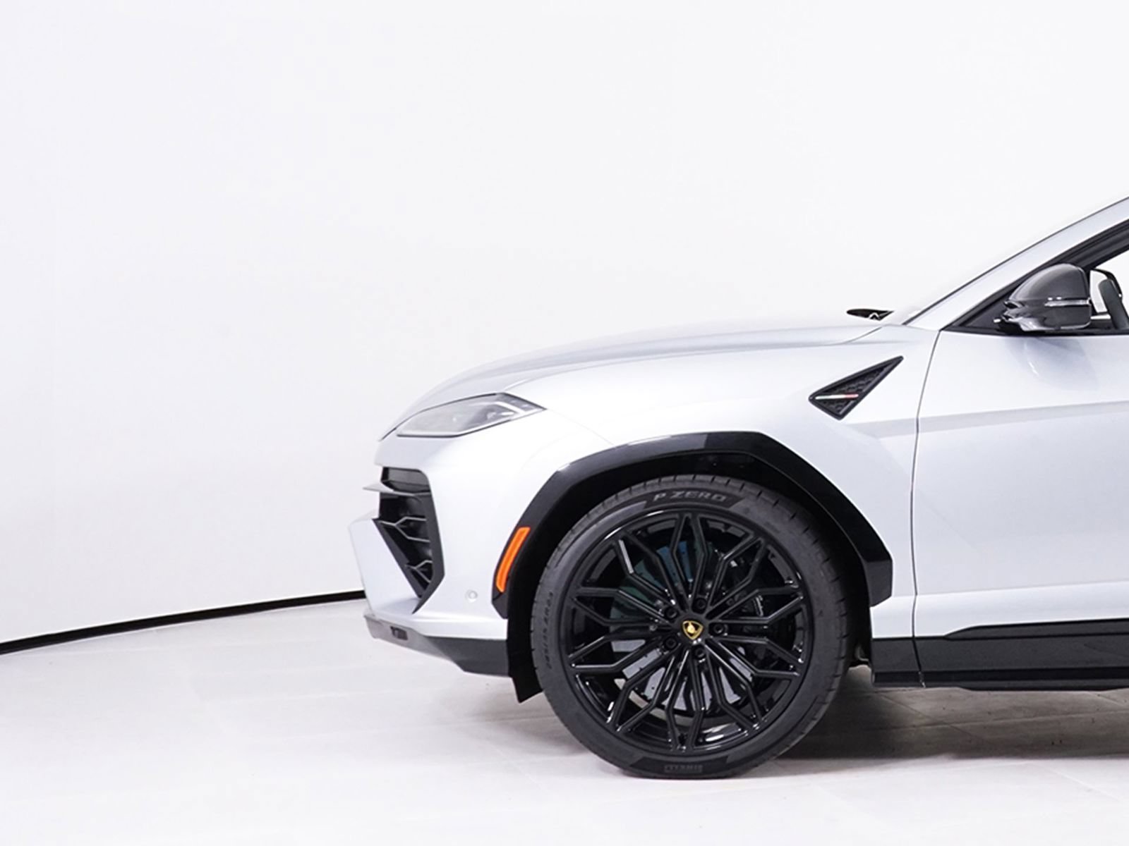 Used 2025 Lamborghini Urus SE AWD/4WD image 12