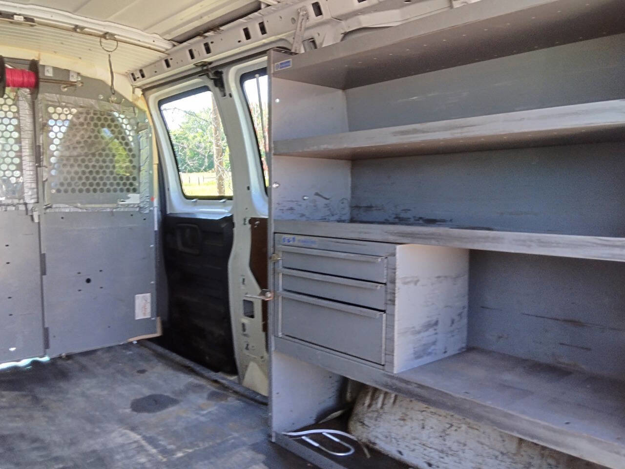 Used 2015 Chevrolet Express 2500 image 6