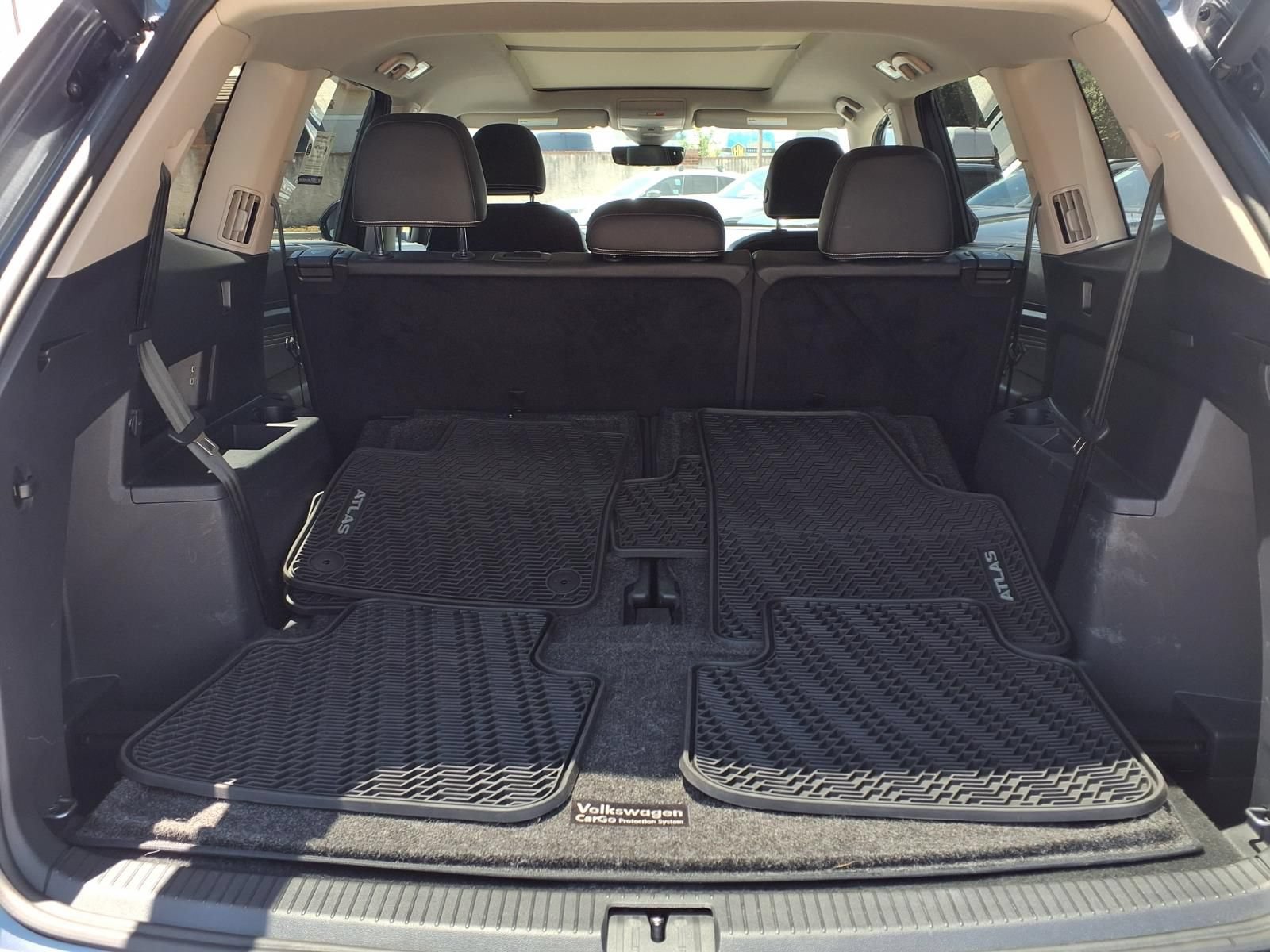 Certified 2023 Volkswagen Atlas SEL R-Line AWD/4WD image 9