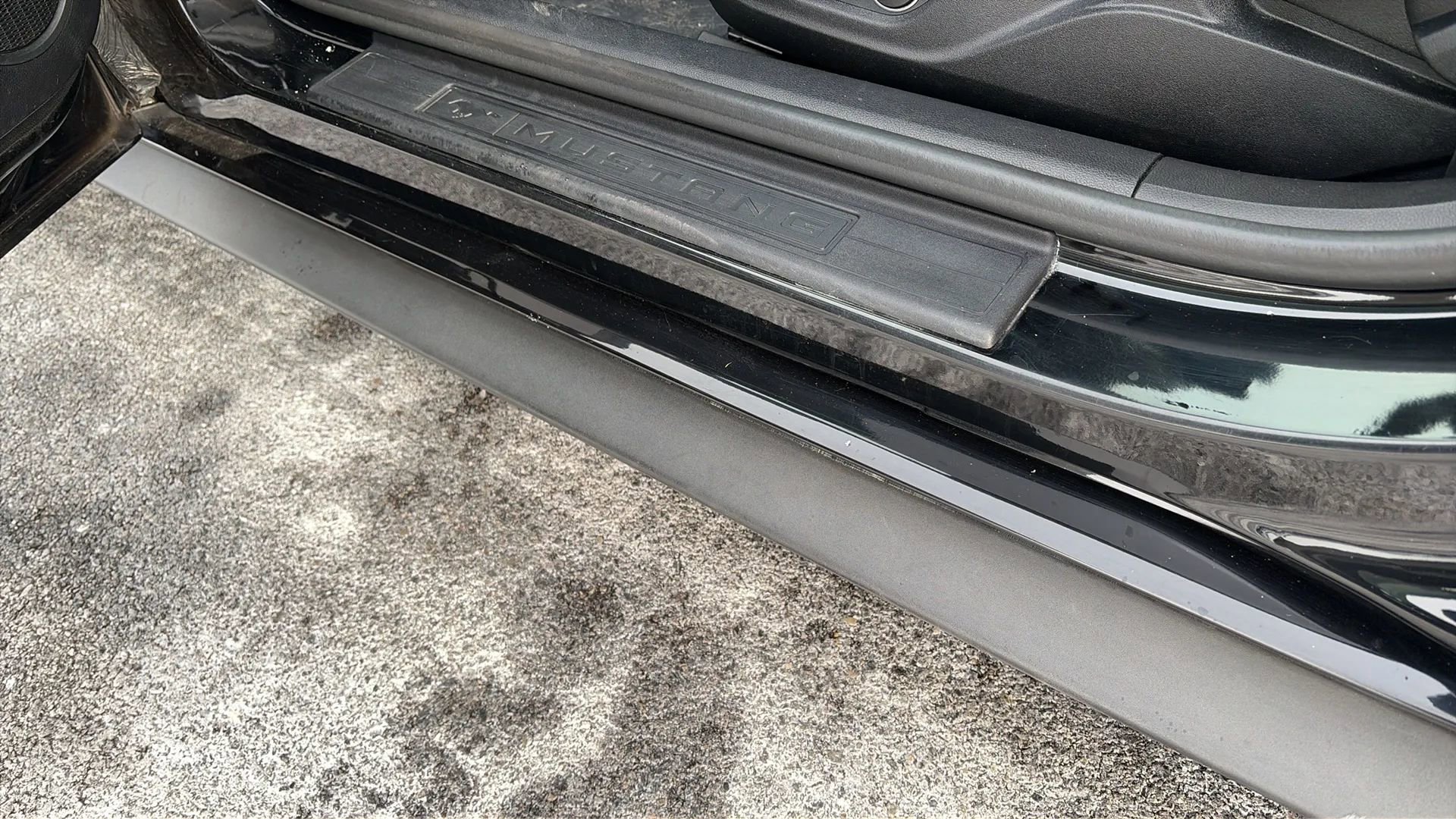 Used 2017 Ford Mustang Coupe image 34