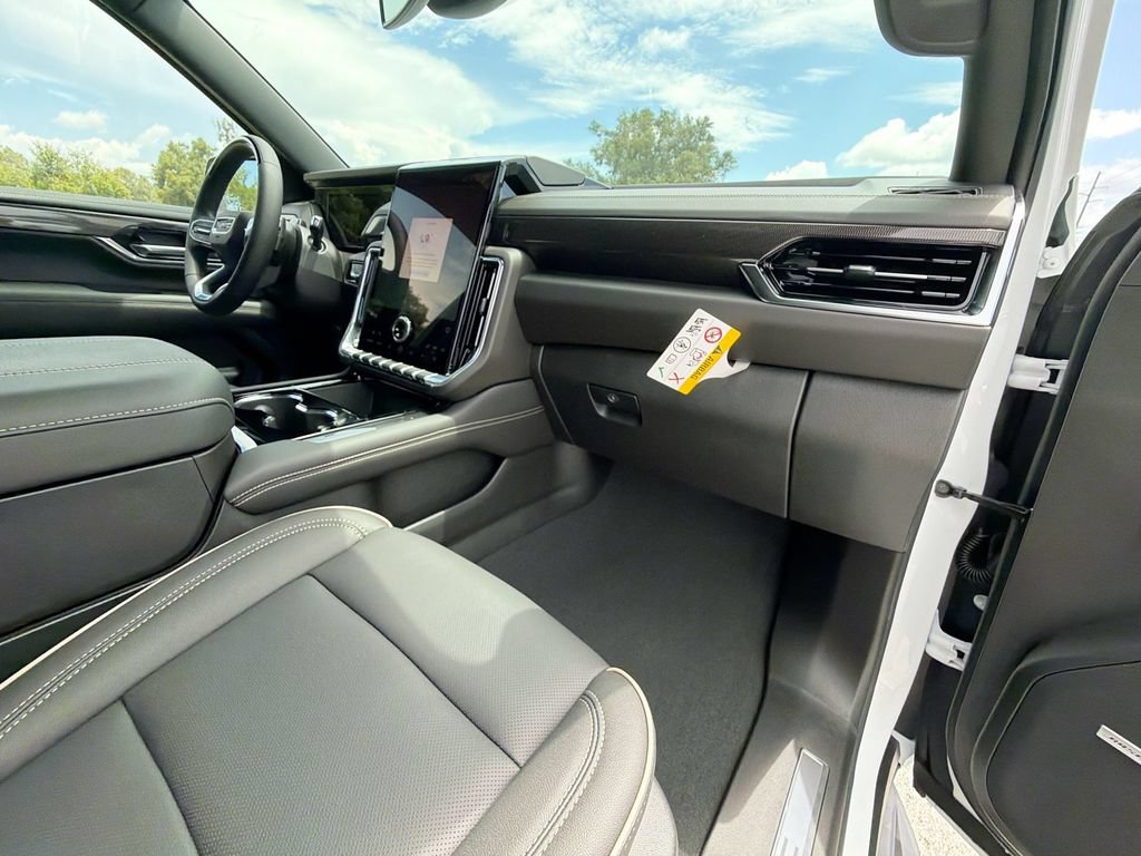New 2026 GMC Yukon XL Elevation AWD/4WD image 37