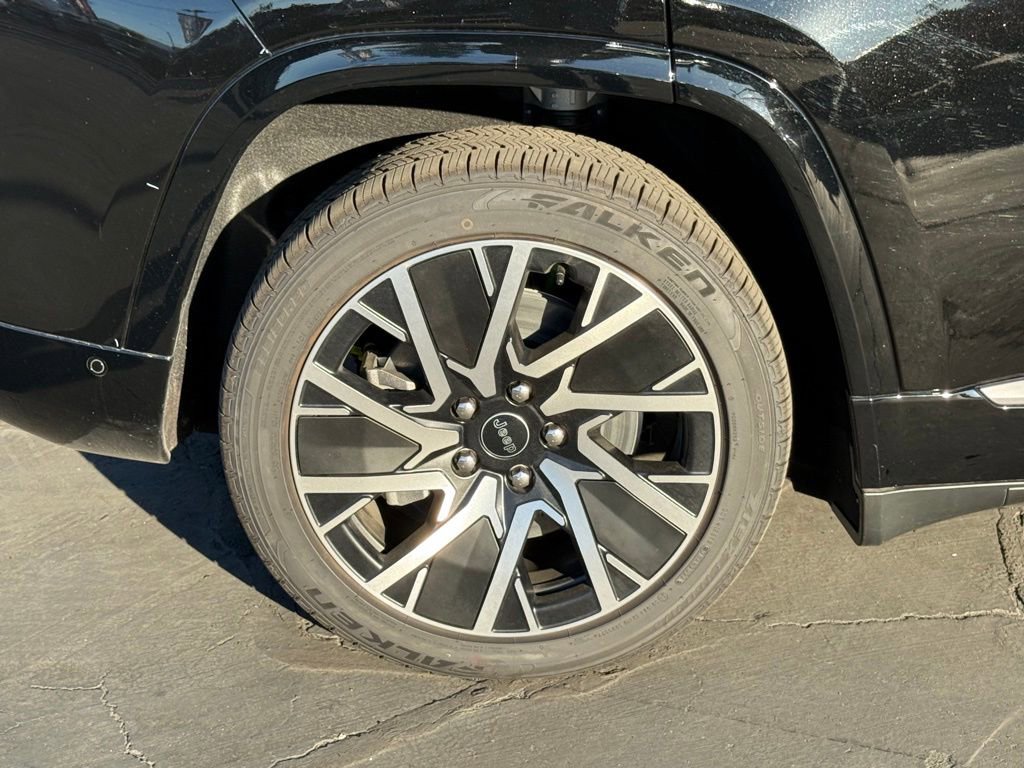 New 2025 Jeep Wagoneer Limited image 9