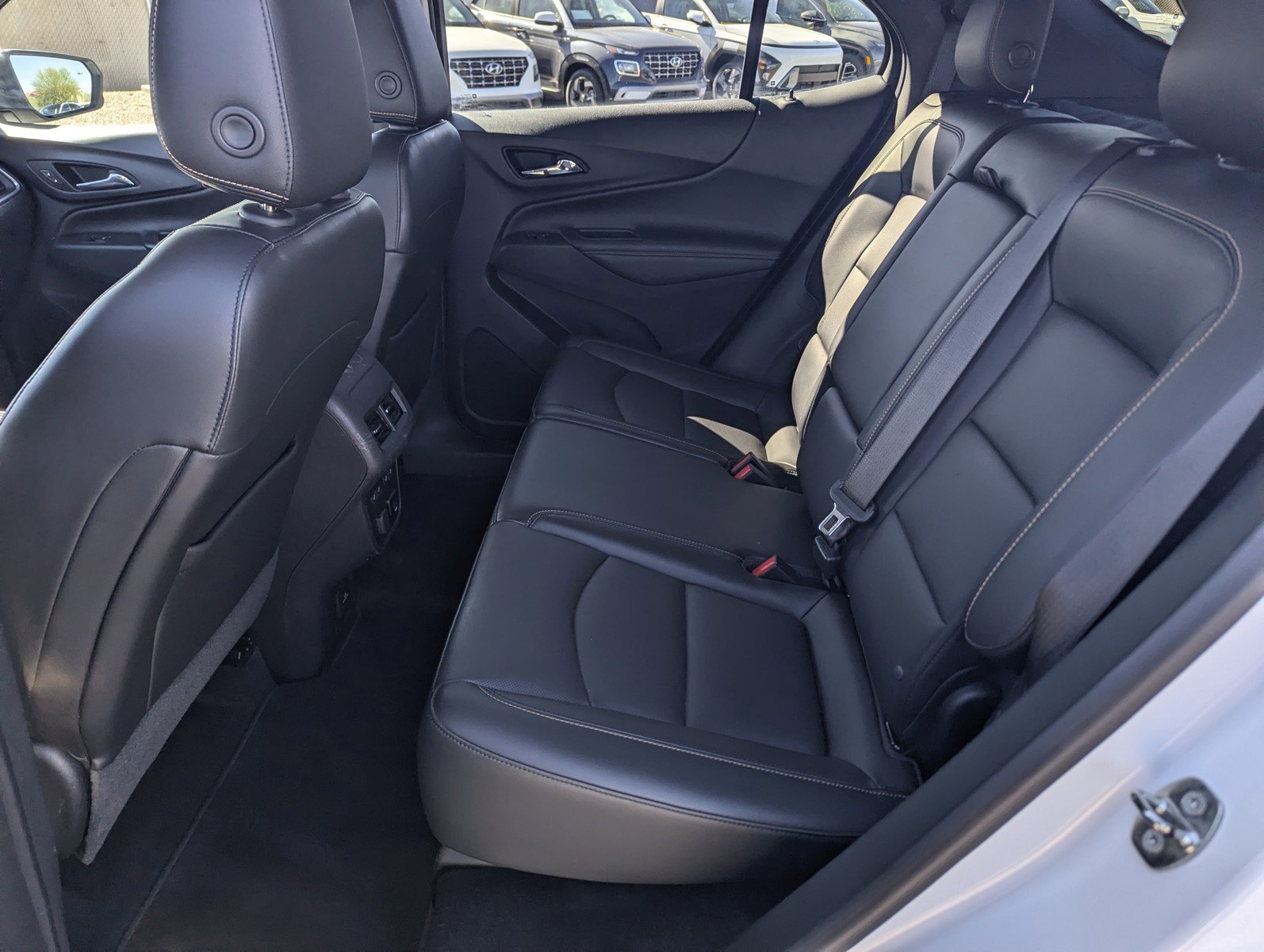 Used 2018 Chevrolet Equinox Premier FWD image 8