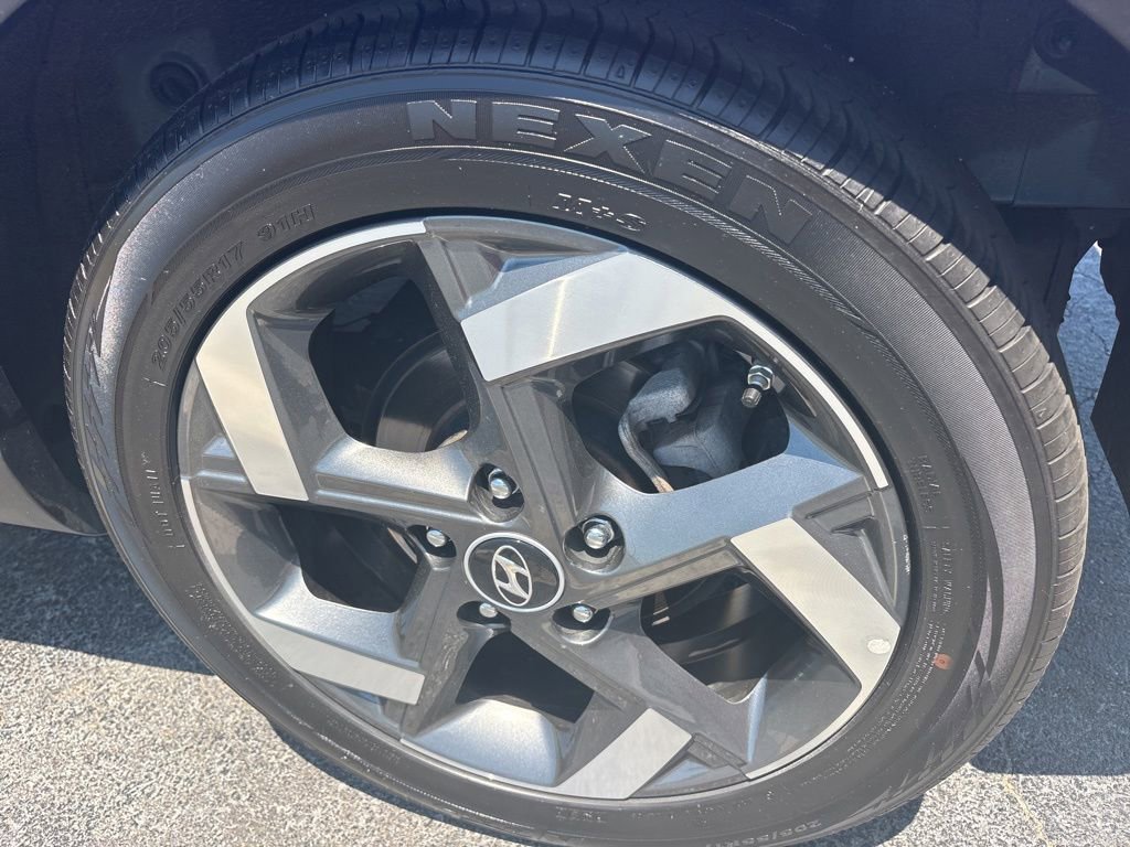 Used 2025 Hyundai Venue SEL FWD image 11