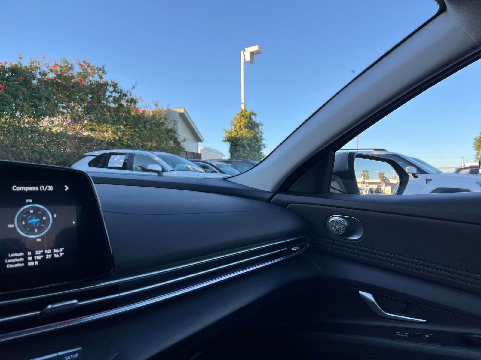 Used 2025 Hyundai Elantra Limited image 36