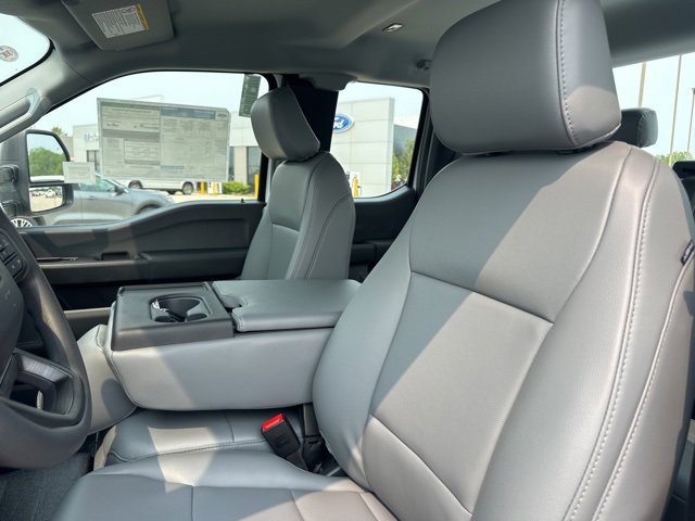 New 2025 Ford F250 XL w/ XL Chrome Package image 27