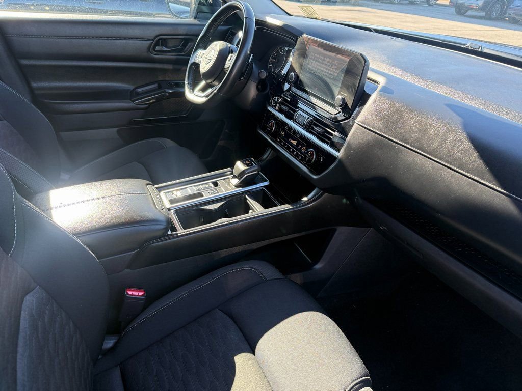 Used 2023 Nissan Pathfinder SV FWD image 4