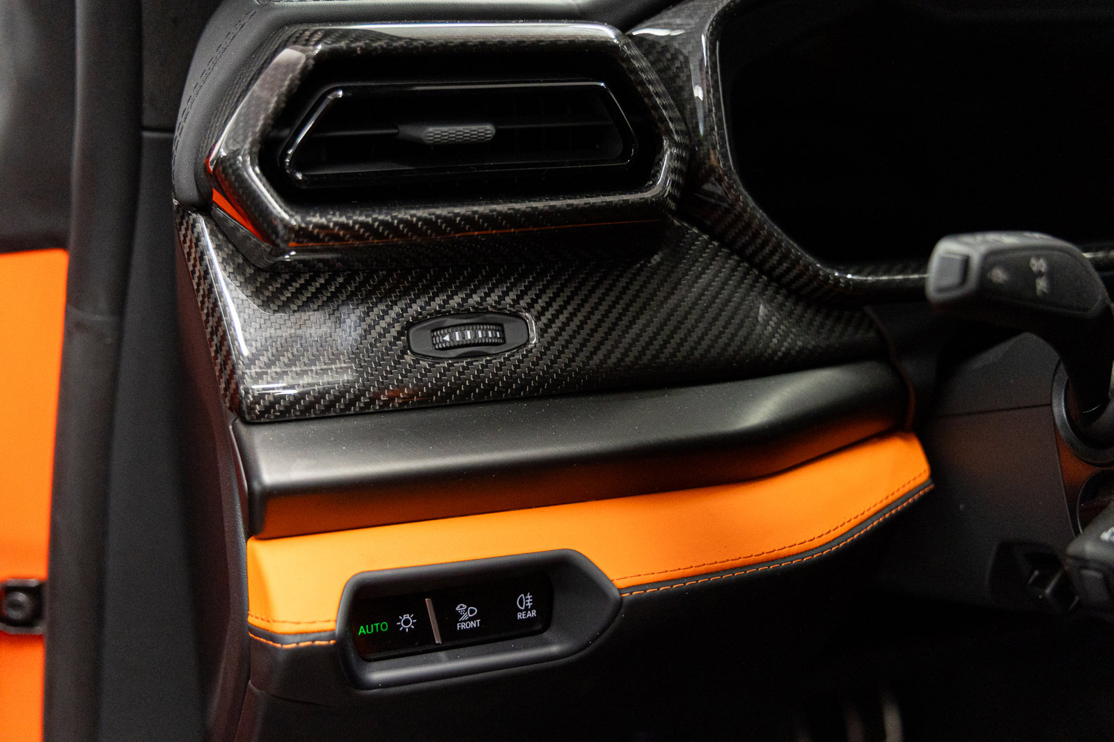 Used 2025 Lamborghini Urus SE image 23