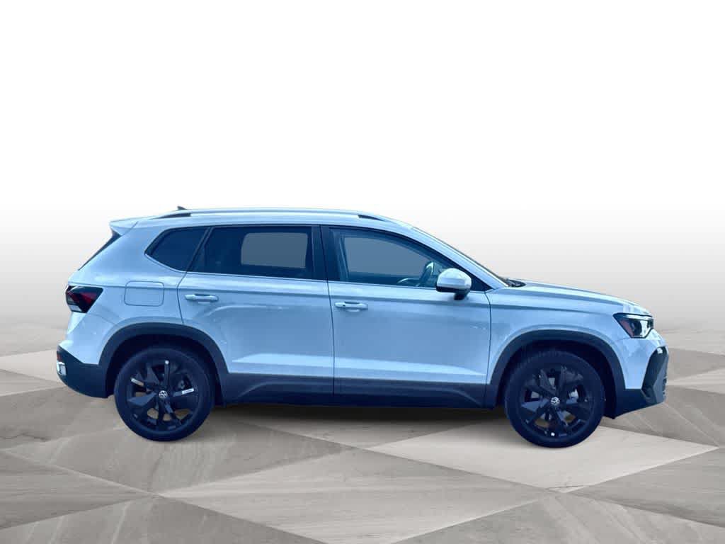 New 2026 Volkswagen Taos SE FWD image 9