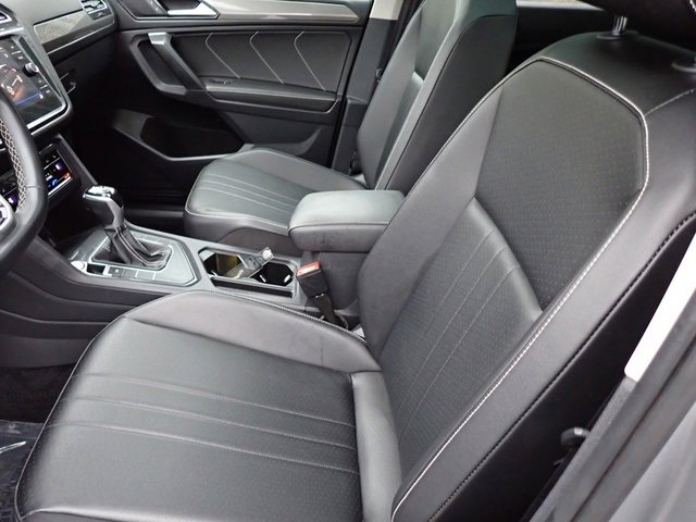 Used 2022 Volkswagen Tiguan SE image 16