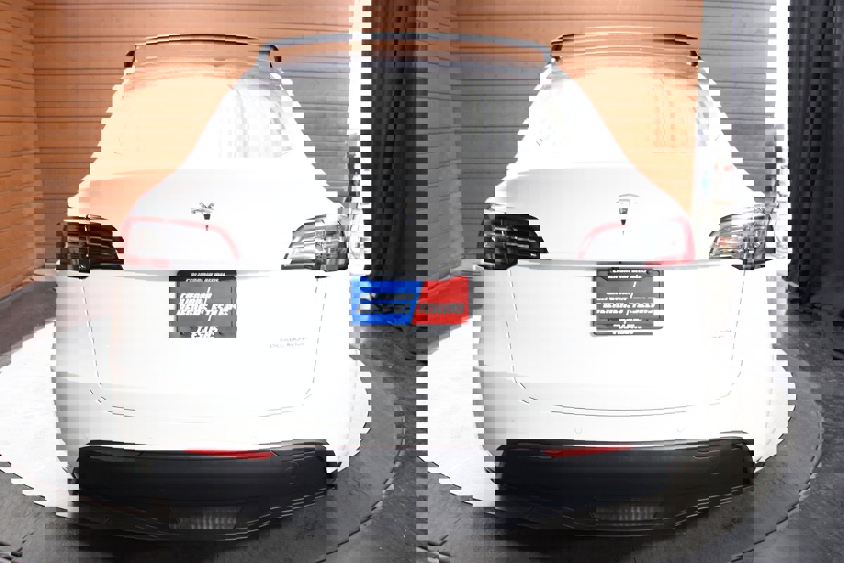 Used 2022 Tesla Model Y Long Range image 11