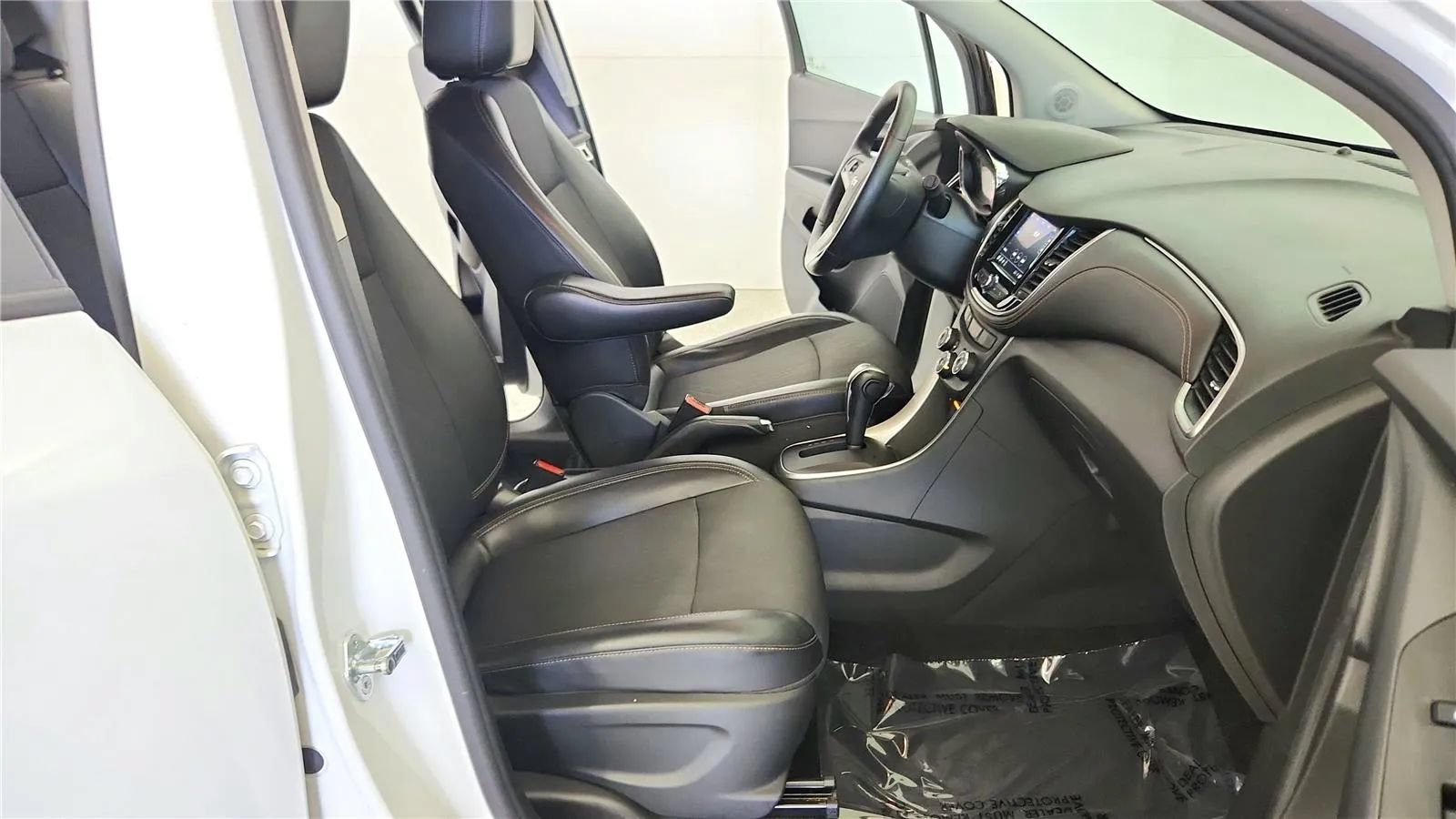 Used 2022 Chevrolet Trax LT w/ Driver Confidence Package AWD/4WD image 36