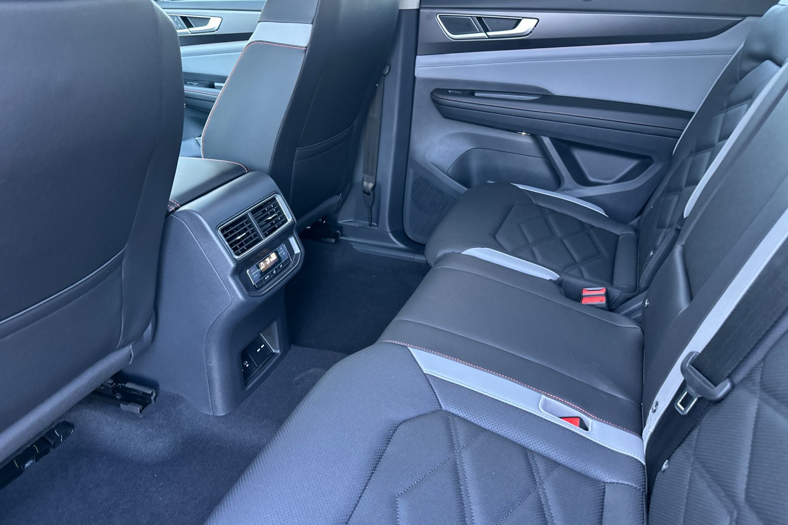 New 2026 Volkswagen Atlas Peak Edition AWD/4WD image 12