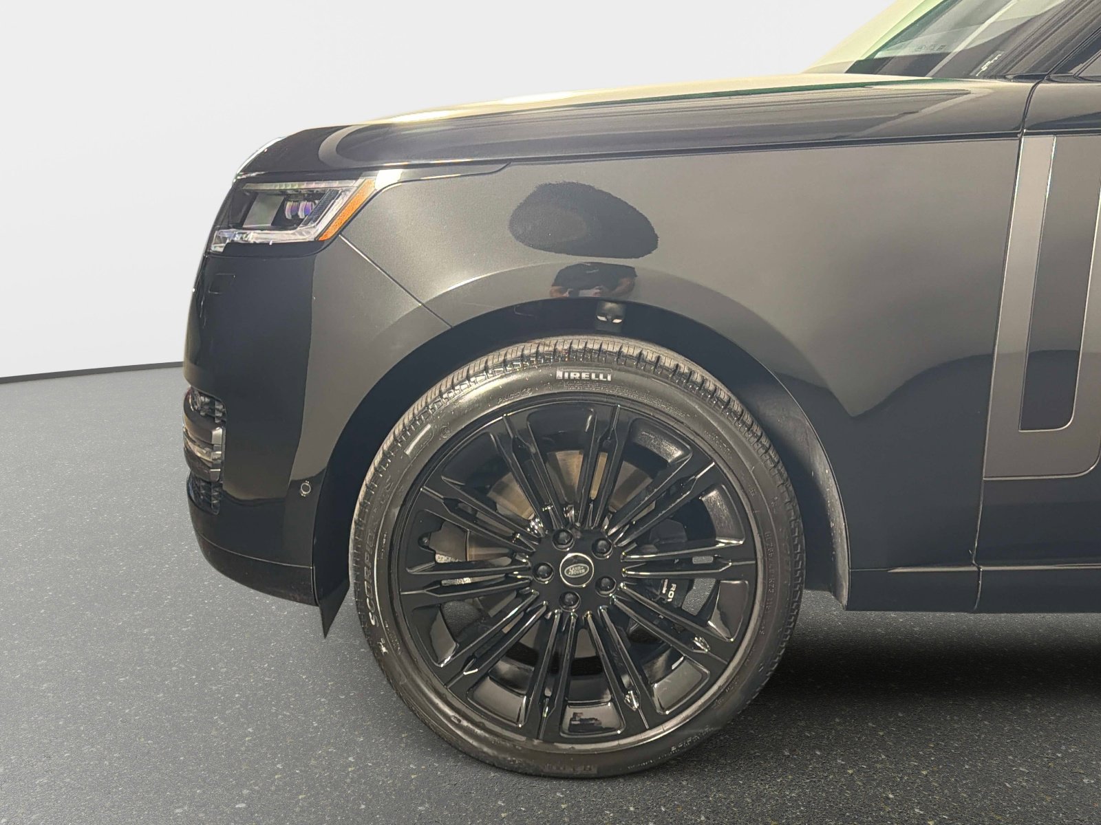 Used 2025 Land Rover Range Rover Long Wheelbase SE image 12