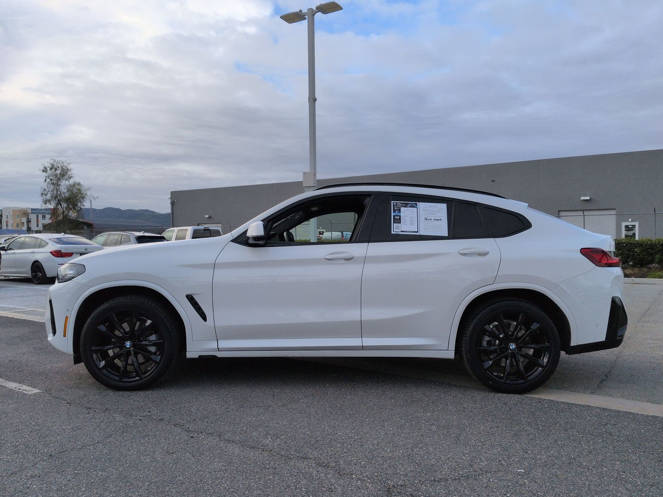 Used 2025 BMW X4 xDrive30i w/ Premium Package image 7