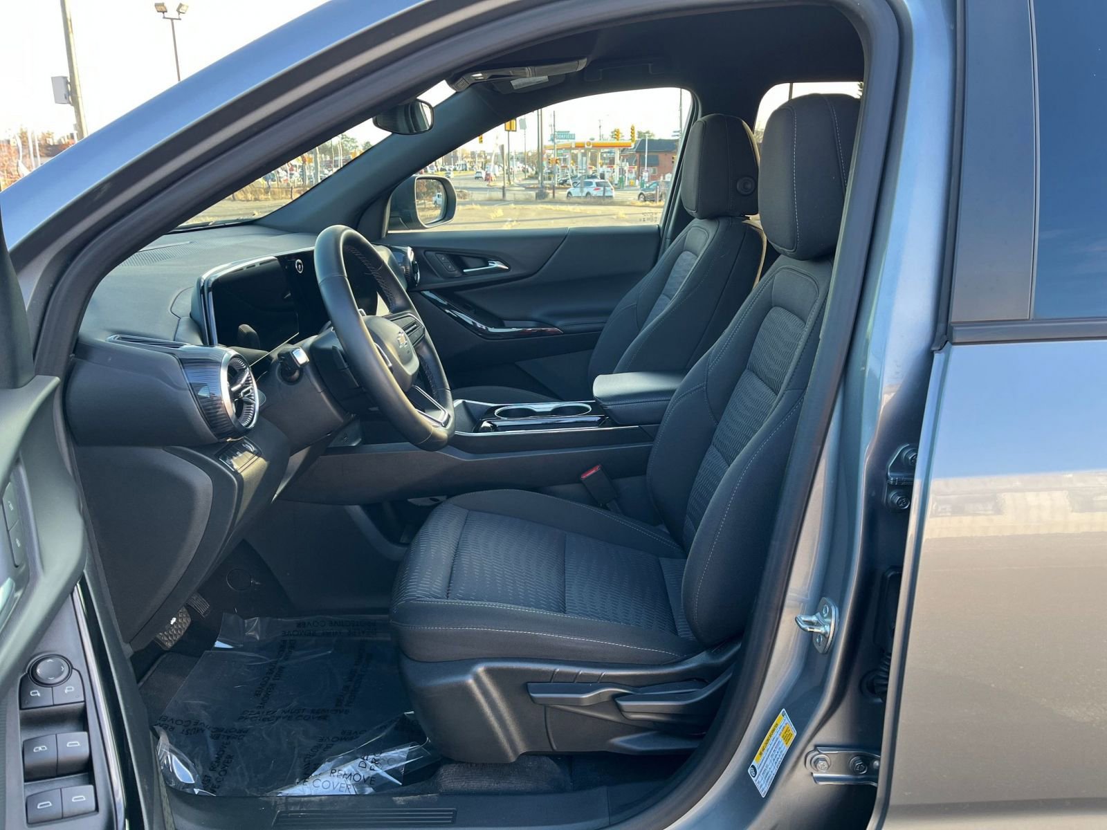 Used 2025 Chevrolet Equinox LT image 35