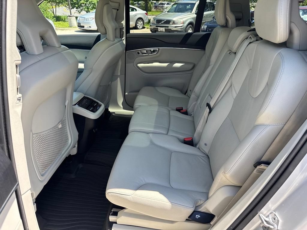 Used 2020 Volvo XC90 T6 Momentum AWD/4WD image 9