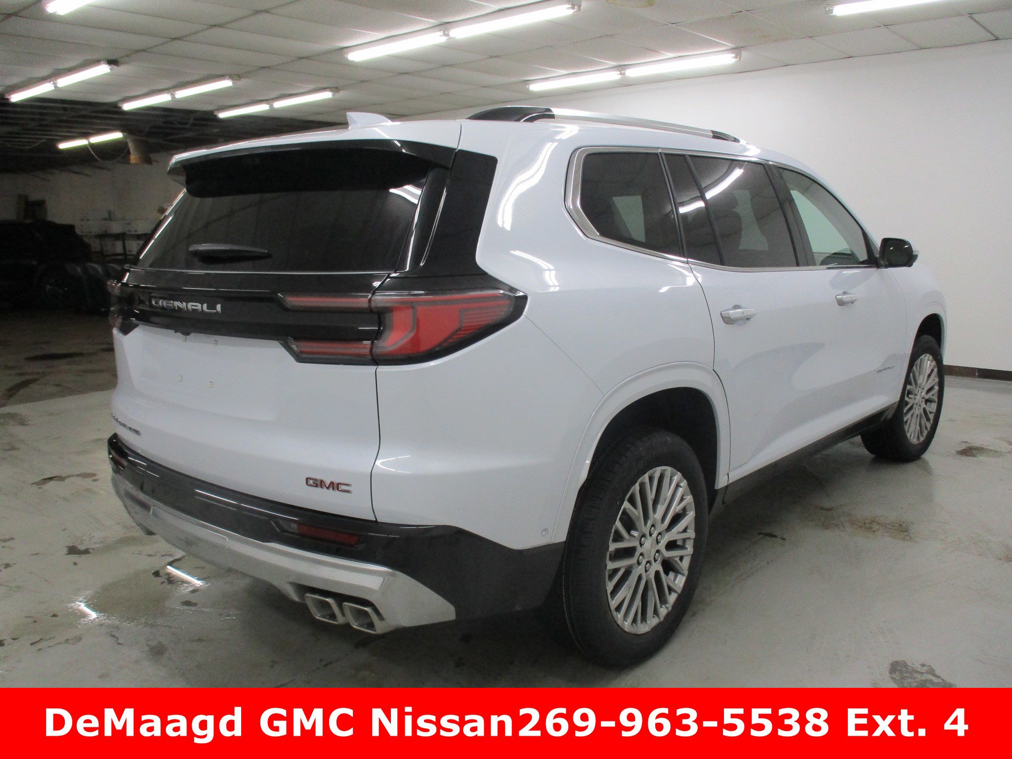 New 2026 GMC Acadia Denali w/ Super Cruise Package image 7