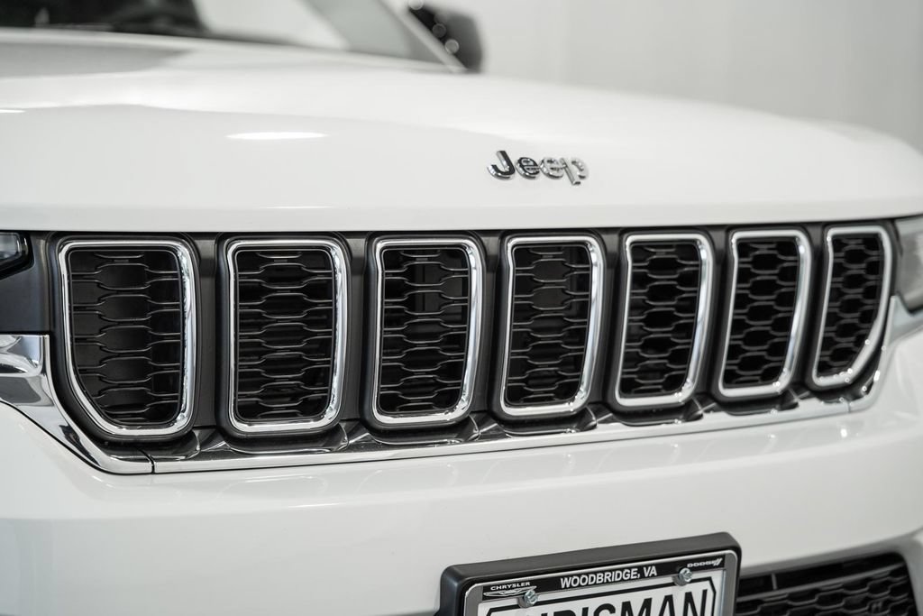 Certified 2023 Jeep Grand Cherokee Laredo w/ Luxury Tech Group I AWD/4WD image 11