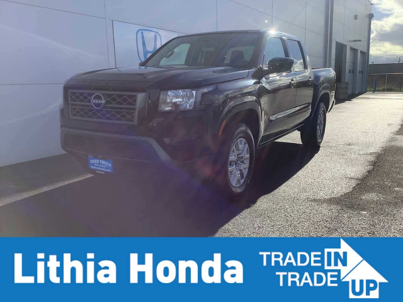 Used 2023 Nissan Frontier SV image 1