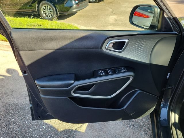 Used 2020 Kia Soul LX FWD image 15