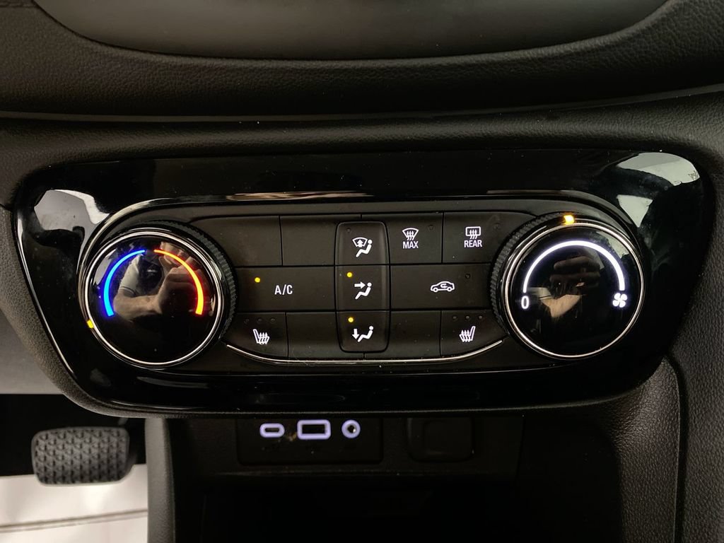 Certified 2023 Buick Encore GX Preferred w/ Cold Weather Comfort Package FWD image 18