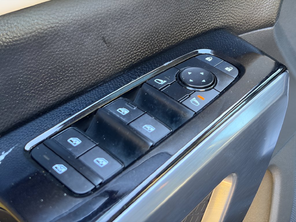 Used 2024 Nissan Pathfinder SL w/ SL Premium Package AWD/4WD image 18