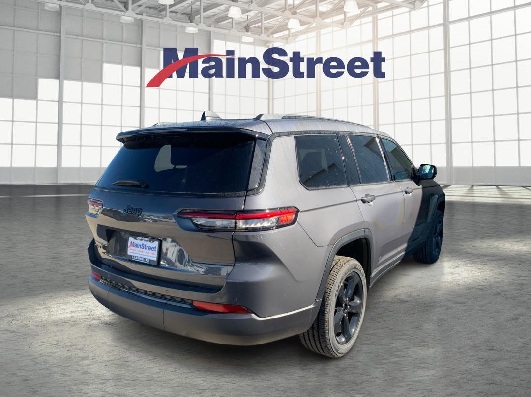 Used 2025 Jeep Grand Cherokee L Altitude image 5