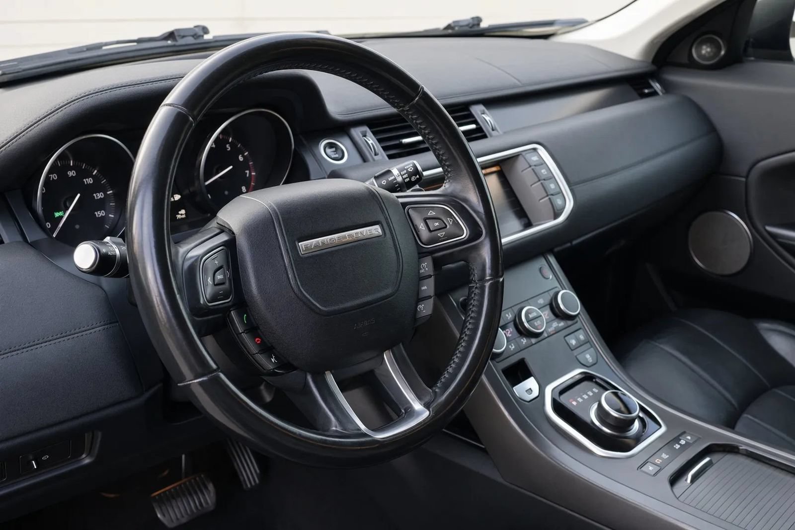 Used 2018 Land Rover Range Rover Evoque SE AWD/4WD image 16
