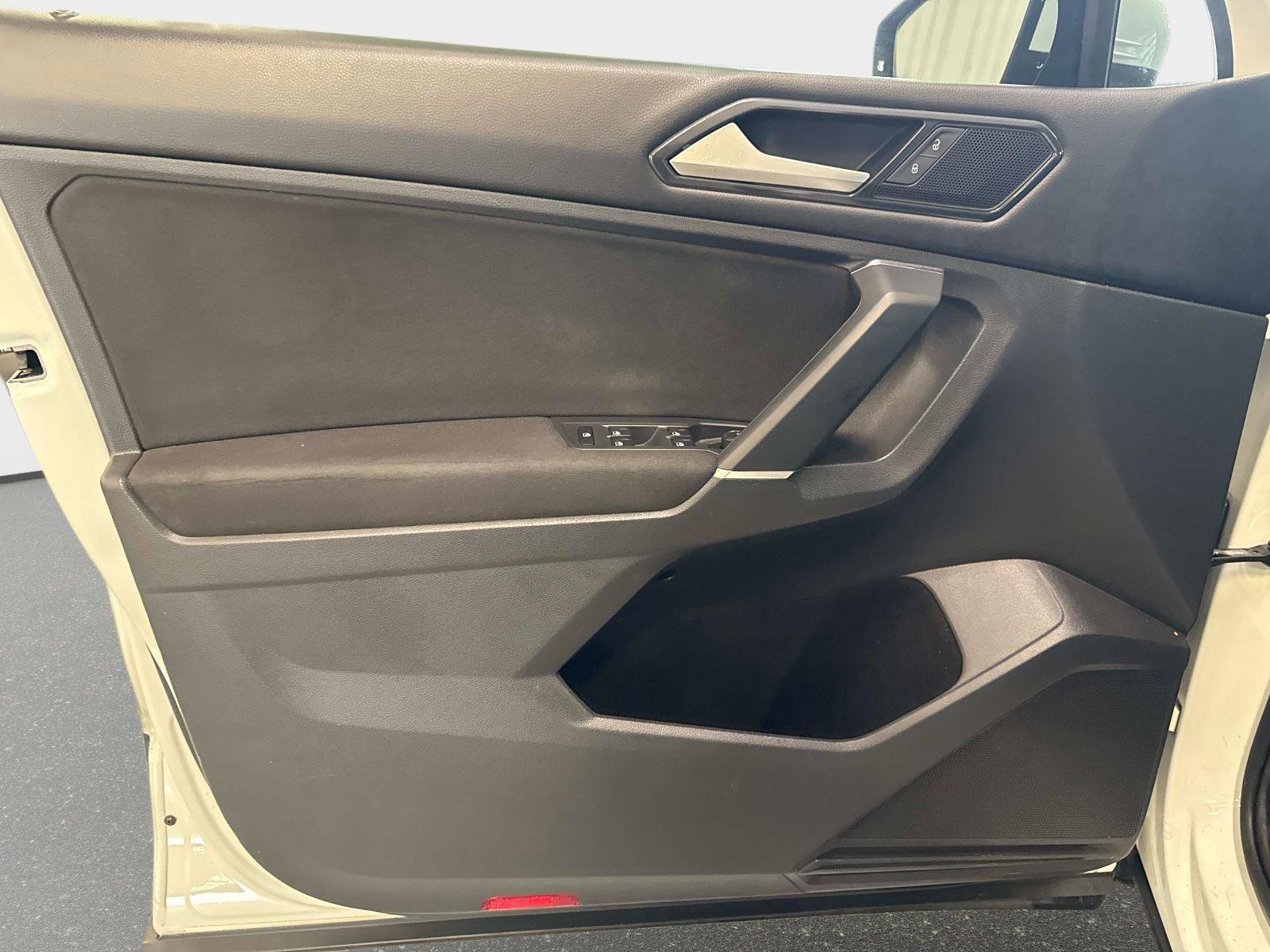 Used 2018 Volkswagen Tiguan S image 17