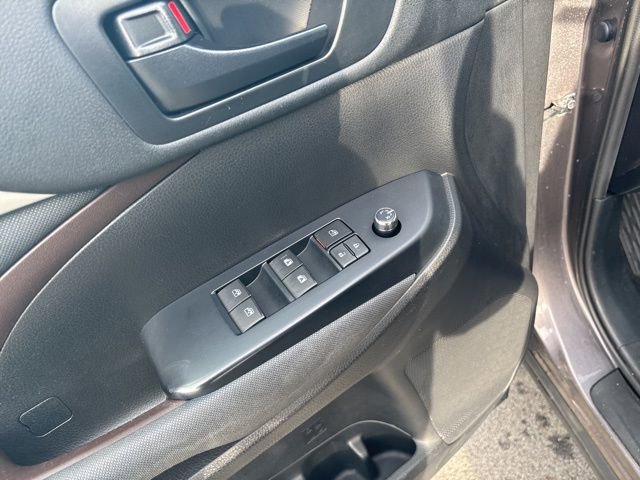 Used 2019 Toyota Highlander LE image 39